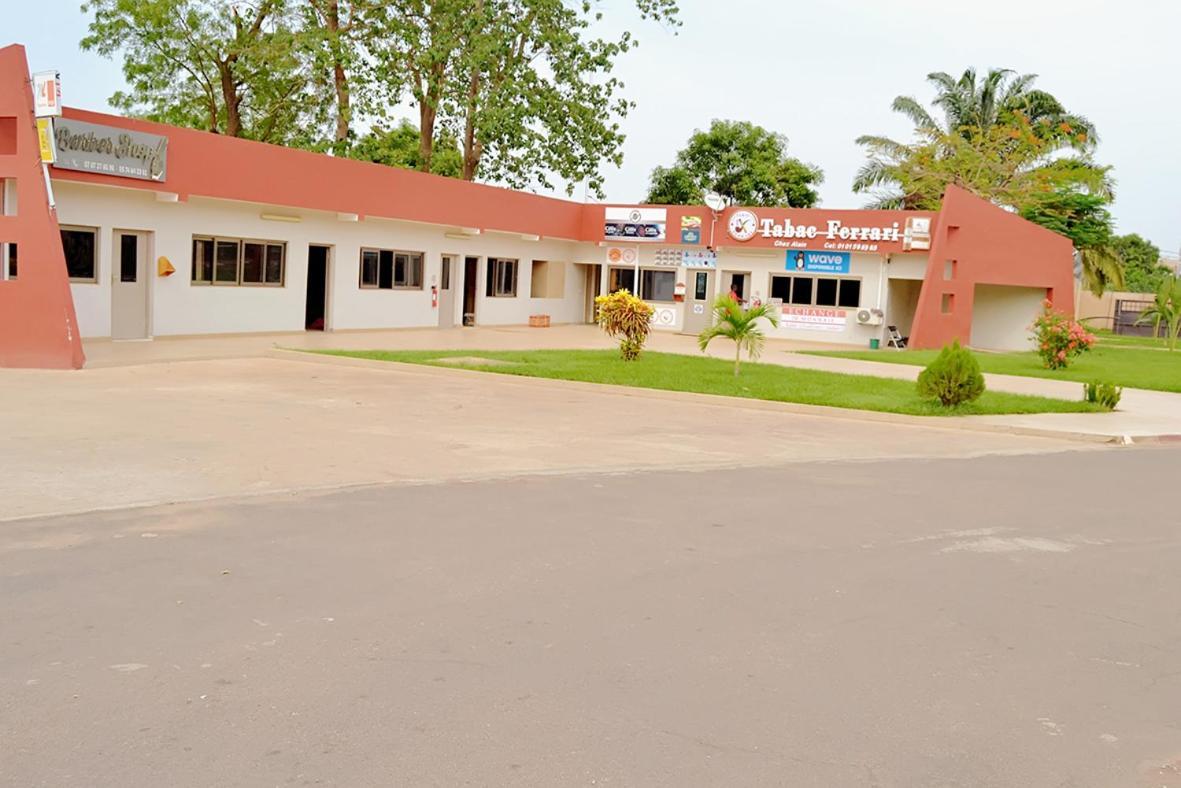 Hôtel Mont Korhogo Extérieur photo